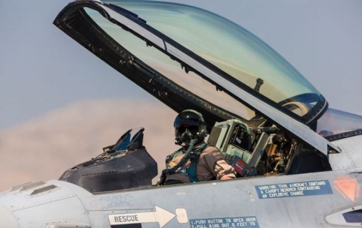 Дания начала обучение украинских пилотов на F-16