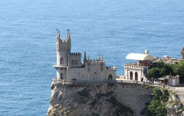 Крах туризма. Отели и пляжи в Крыму пустуют на пике сезона