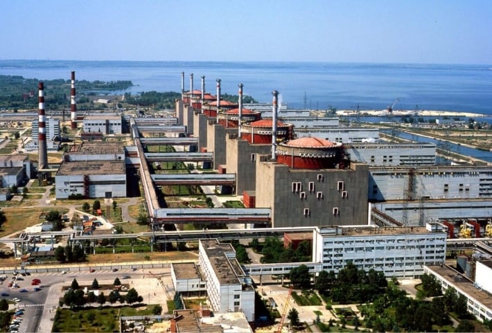 Подоляк рассказал, может ли Россия взорвать Запорожскую АЭС