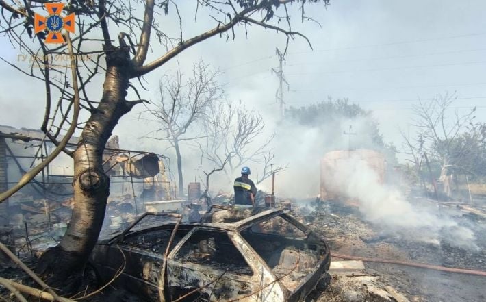 В Запорожской области в результате обстрелов возникли три пожара: вспыхнули дома и машины