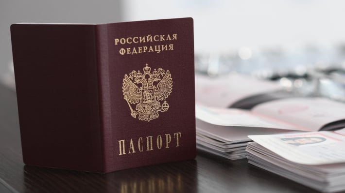 В оккупированном Мелитополе обещают выплаты за оформление российских паспортов детям