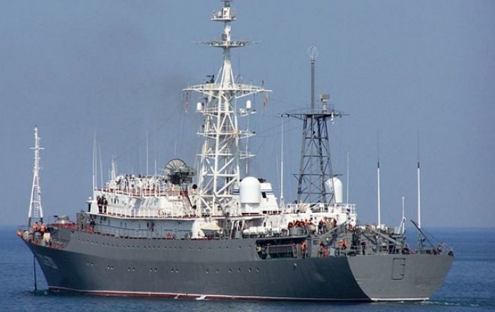 В России заявили об атаке на разведывательный корабль "Приазовье"