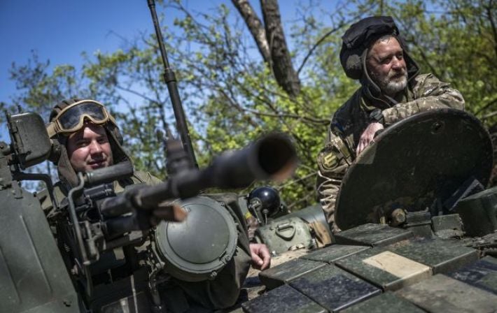 Вертолет и почти полтысячи оккупантов: потери РФ в Украине за сутки