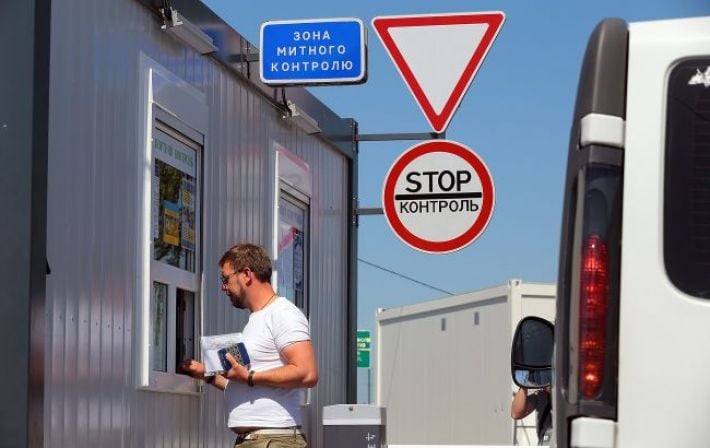 Снятых с военного учета не выпускают за границу: юрист указал на важный нюанс