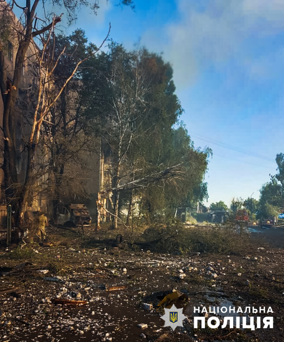 Армія РФ вчергове скинула авімбомба на п'ятиповерхівку в Оріхові.