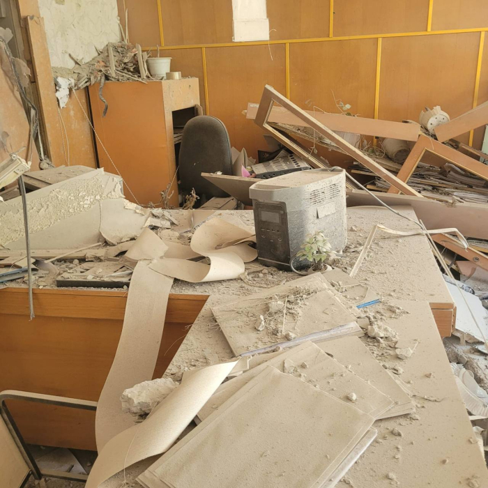 Росіяни обстріляли будівлю селищної ради в Запорізькій області: є постраждалі.