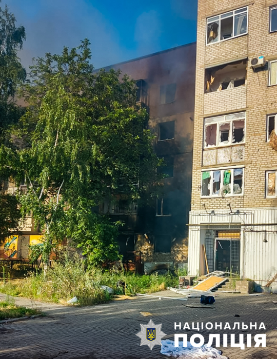 Армія РФ вчергове скинула авімбомба на п'ятиповерхівку в Оріхові.