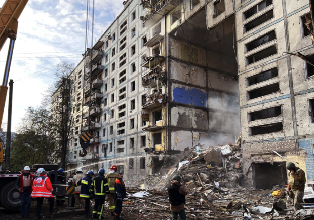 У міськраді Запоріжжя сказали, коли відновлять зруйнований ракетою будинок на Осипенківській - фото: Наслідки ракетних ударів по Запоріжжю 