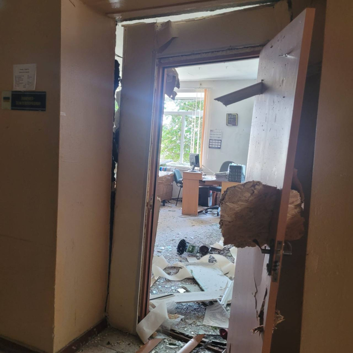Росіяни обстріляли будівлю селищної ради в Запорізькій області: є постраждалі.