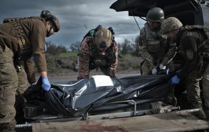 На освобожденных окрестностях Бахмута эксгумировали десятки тел, большинство из них - россияне