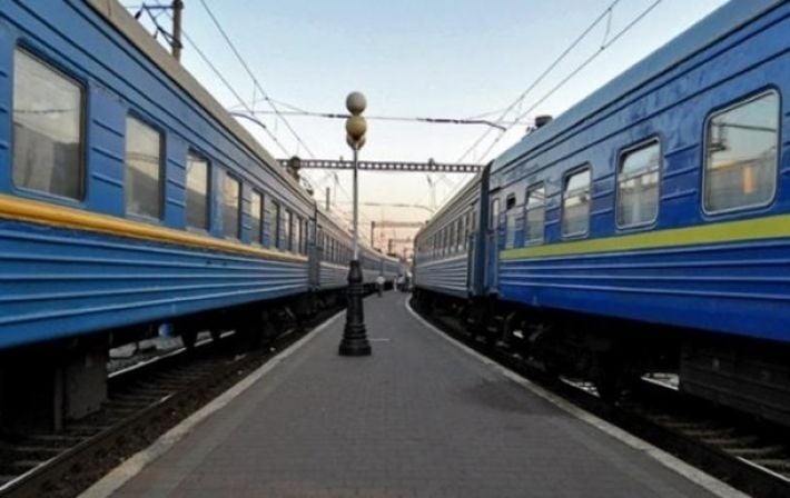 Поезда из Запорожья задерживаются из-за российских обстрелов