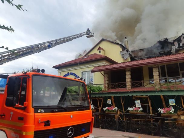 У курортному місті Трускавець Львівської області у середу, 12 липня, загорівся готель. З місця евакуювали 10 людей.