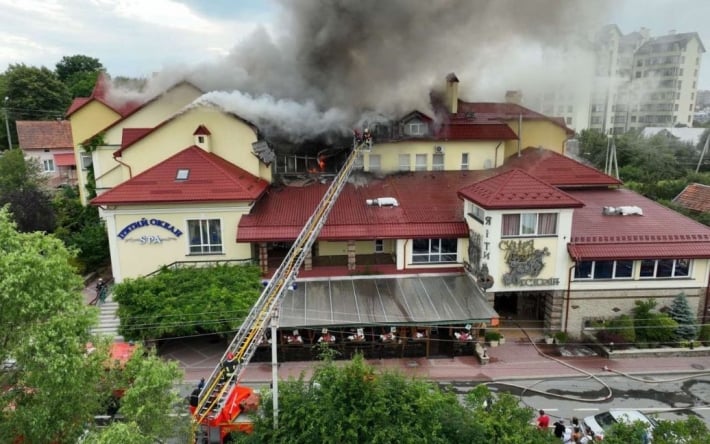 В популярном курортном городе во Львовской области горел отель: фото