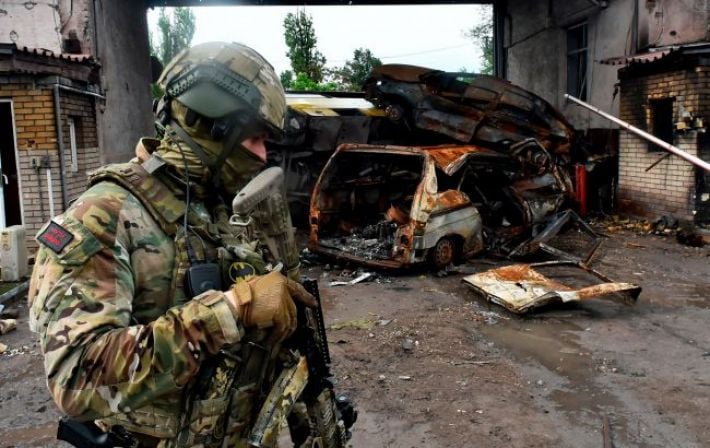 Во временно оккупированном Мариуполе вечером прозвучали взрывы, слышны выстрелы