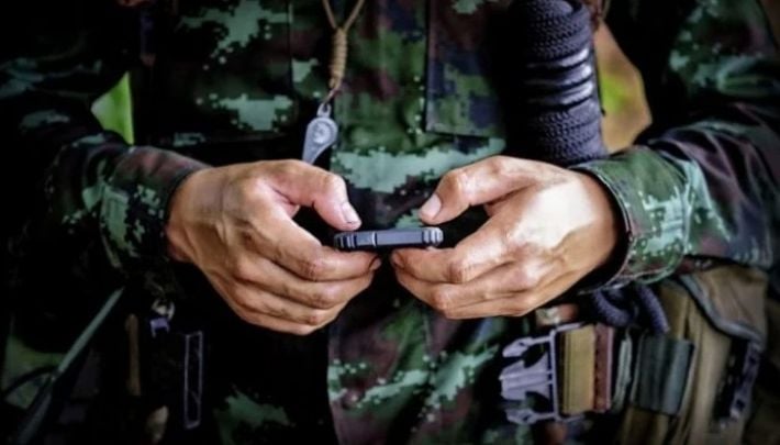 У жителя Мелитополя орки отобрали телефон из-за фотографии украинского певца