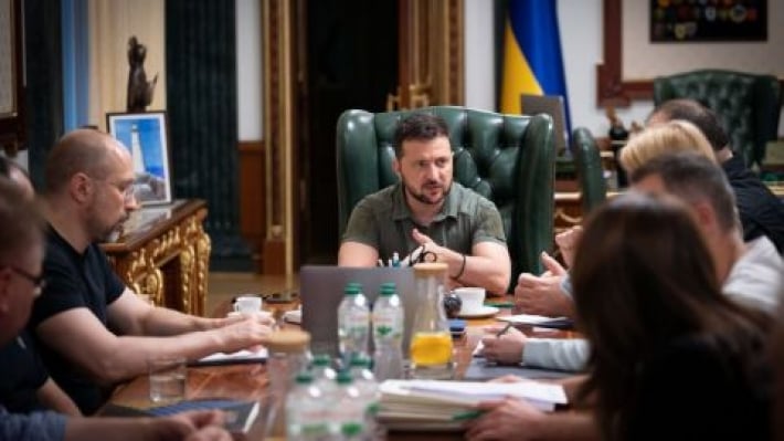 Зеленский резко отреагировал на планы продлить ограничения экспорта украинского зерна