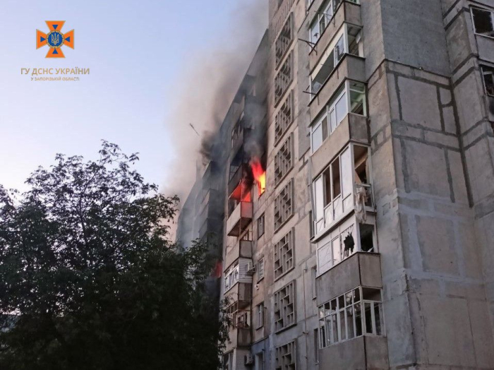 Після атаки по Оріхову загорілася дев'ятиповерхівка -