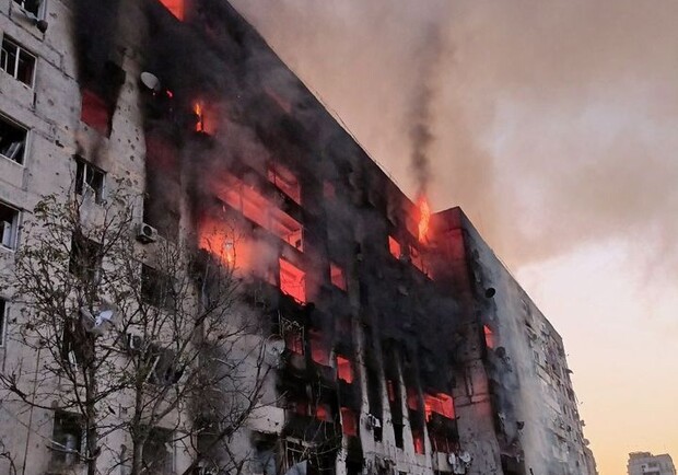 Після атаки по Оріхову загорілася дев'ятиповерхівка - 