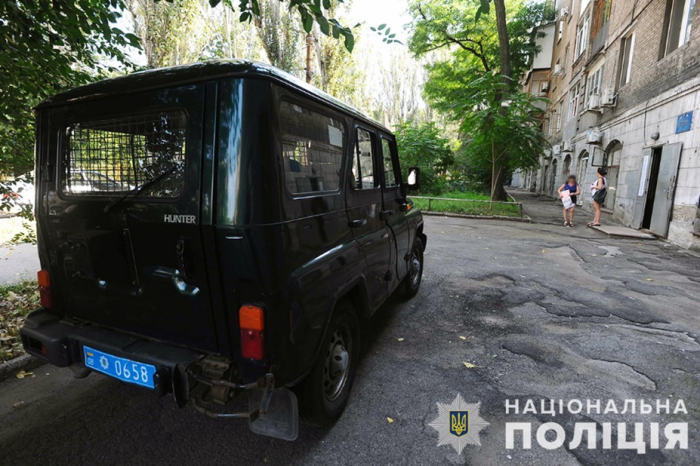 У Запоріжжі чоловіка вбили манікюрними ножицями.