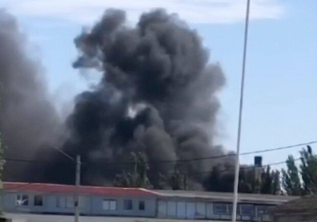 У Бердянську горить цех із російською технікою - 