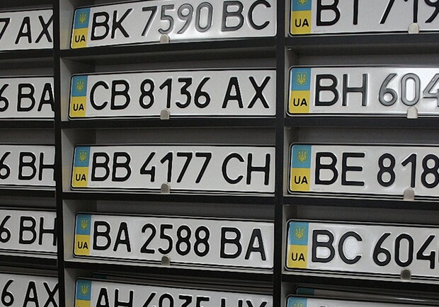 В Україні дозволили отримувати техпаспорт та номерні знаки поштою - 