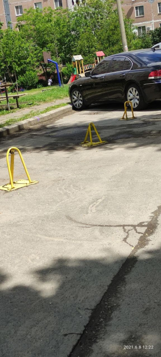 У дворах все частіше ставлять замки або ланцюги, 