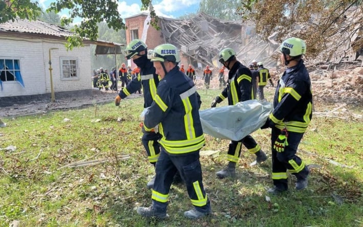 Атака дрона по школе в Ромнах: количество погибших выросло