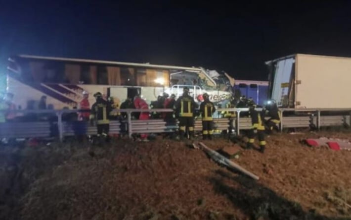 Автобус с украинцами попал в ДТП на севере Италии: пострадали 15 человек, в том числе семеро детей