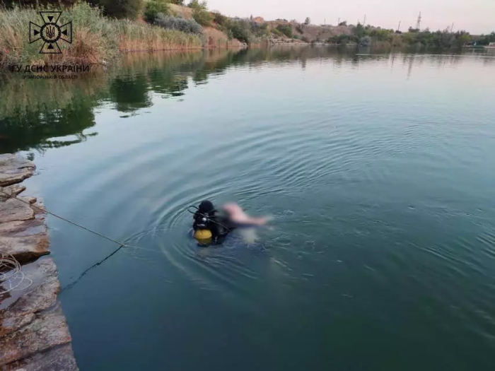 В Запорізькому районі хлопець стрибнув зі скелі в ставок і потонув.