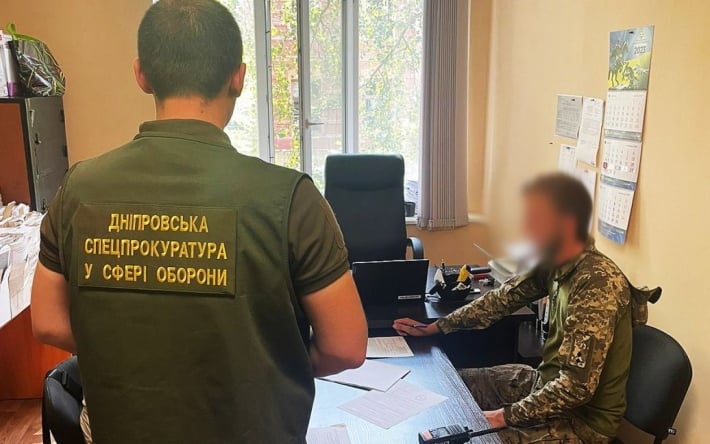 На Днепропетровщине командир взвода сдал в ломбард радиостанции и дроны за 500 тысяч грн: фото