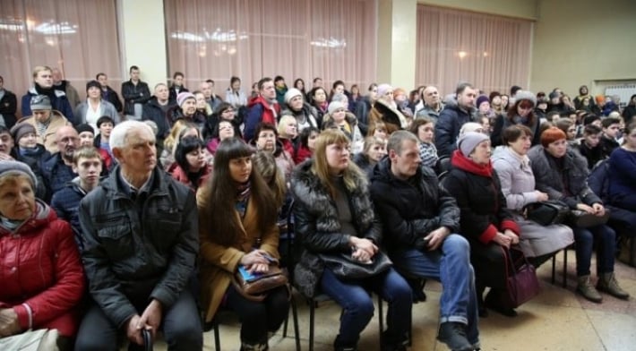 Оккупанты завозят в Запорожскую область "массовку" для голосования