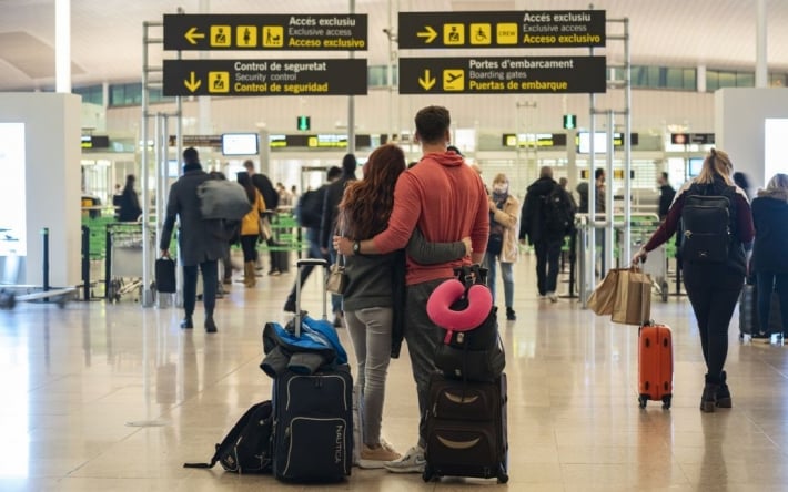 Пара российских туристов в аэропорту Барселоны лишилась ценностей на 8,5 млн евро