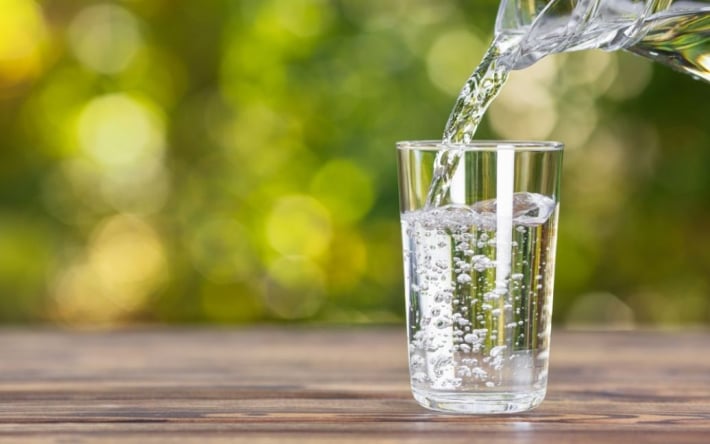 Что будет с организмом, если пить мало воды, нужно ли выпивать 2 литра в жару