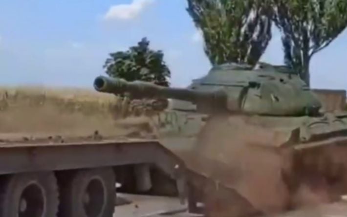 Техника 50-х годов: Россия отправляет на фронт танки с красноречивым названием "Иосиф Сталин"