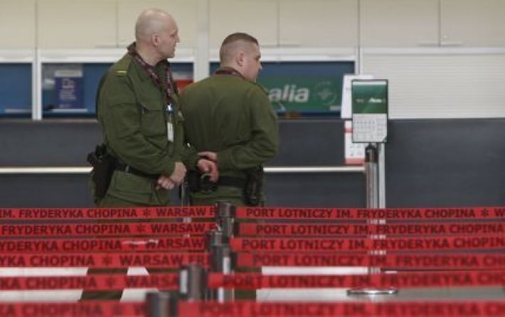 В Польше из аэропорта эвакуировали 400 человек из-за приехавшего из Украины иностранца: что произошло