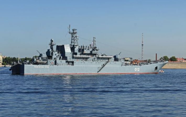 Удар по "Оленегорскому горняку": россияне смогли дотащить корабль до порта
