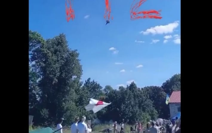 За падением российского истребителя Су-30 наблюдали зрители: опубликовано видео