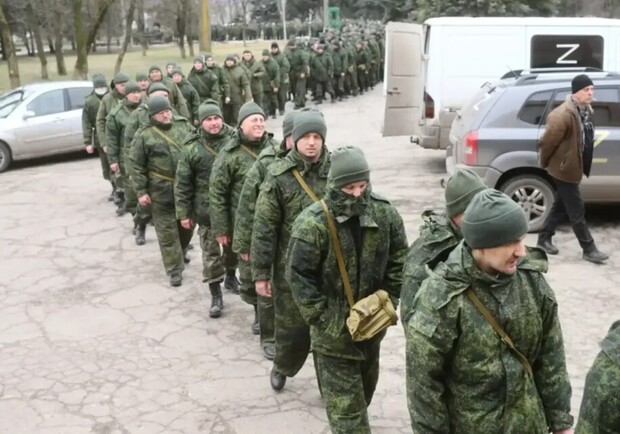 На окупованій частині Запорізької області загарбники розпочали мобілізацію до армії РФ. 