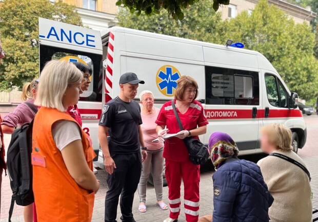 Не годувала й змушувала жебракувати: в Запоріжжі жінка знущалась над своєю мамою. 