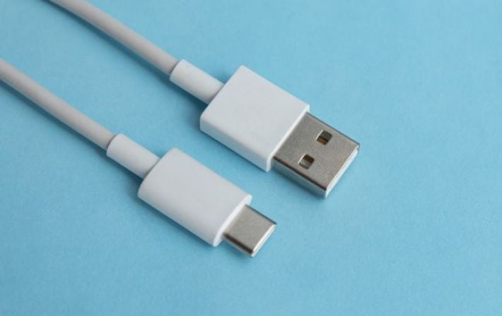 Apple решила выпускать iPhone 15 с разъемом USB-C, - Bloomberg