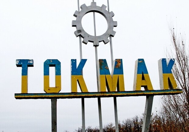 Військові РФ грабують та ґвалтують мирне населення в Токмаку. 