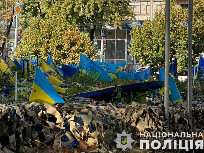 В центрі Запоріжжя вандали пошкодили місце вшанування пам'яті українських військових.