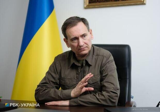 Веніславський пояснив яких жінок стосуватиметься обмеження на виїзд закордон - 