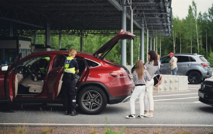 Финляндия вслед за странами Балтии запретит въезд автомобилей с российскими номерами