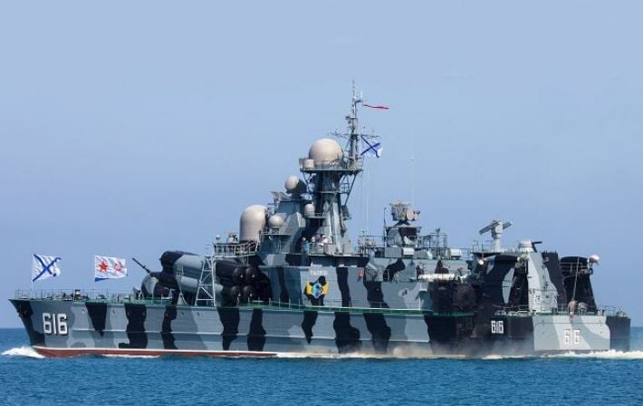 СБУ экспериментальным дроном подбила российский ракетный корабль "Самум" в Крыму, - источники