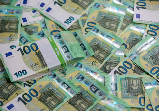 Курс валют в Україні 24 жовтня 2023 року: скільки коштує долар і євро - 