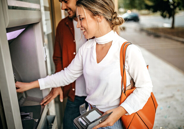В Україні збираються скоротити розрив у зарплаті чоловіків та жінок 