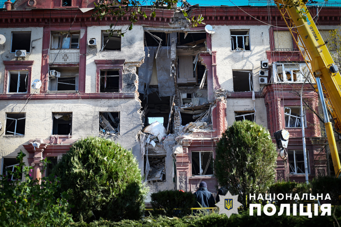 30 багатоповерхівок, 11 приватних будинків, медичні та навчальні заклади: наслідки вибухів у Запоріжжі.