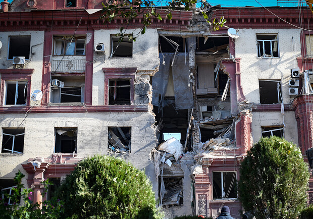 30 багатоповерхівок, 11 приватних будинків, медичні та навчальні заклади: наслідки вибухів у Запоріжжі. 
