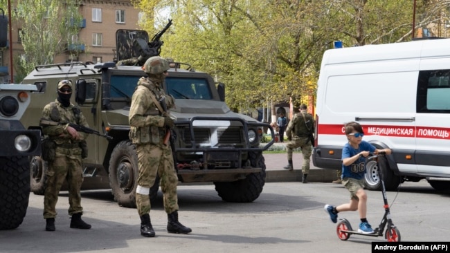 Российские военные в оккупированном Мелитополе, май 2022 года